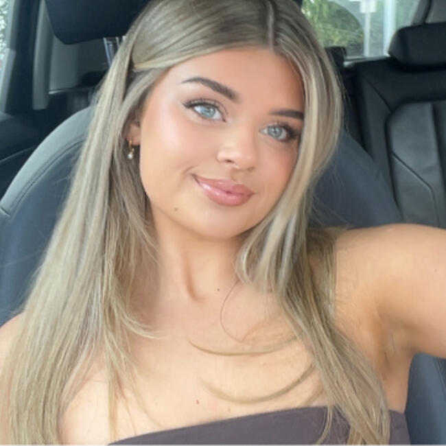 Babysitter in Brisbane: Holly