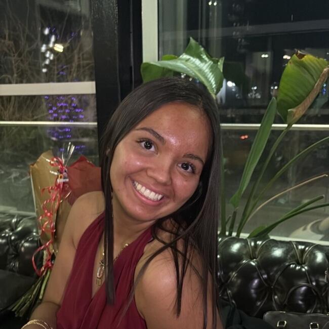 Babysitter in Les Pavillons-sous-Bois: Inès