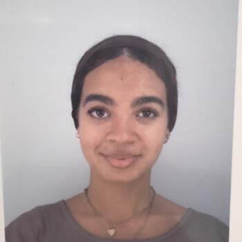 Baby-sitter à Le Mans: Anjali