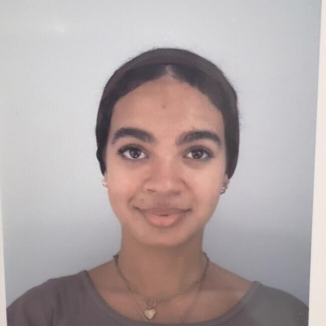 Baby-sitter à Le Mans: Anjali