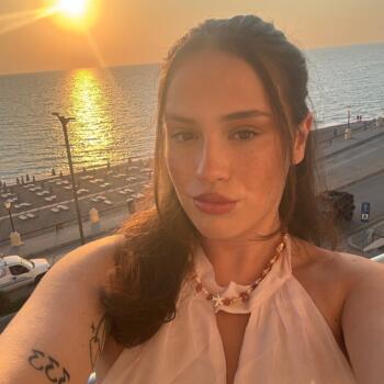 Babysitter in Dundee: Chloe