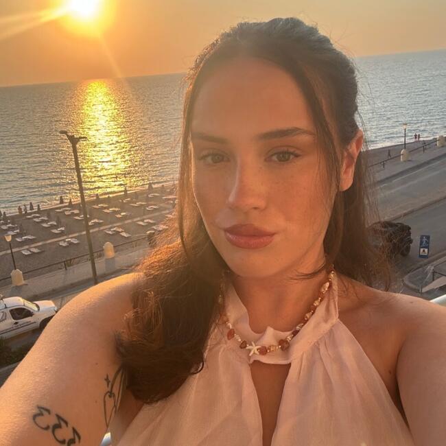 Babysitter in Dundee: Chloe