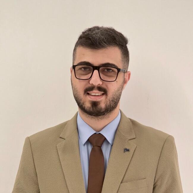 وظيفة جليسة أطفال في Jazīrat Abū Z̧aby: Lutfi