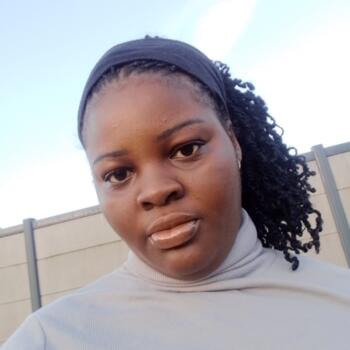 Babysitter in Saint-Clément-de-la-Place: Oluwa