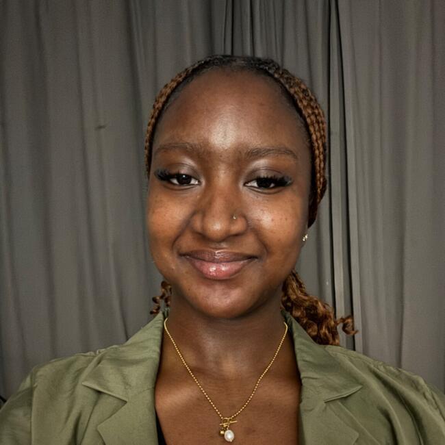 Babysitter in Palaiseau: Kellyna