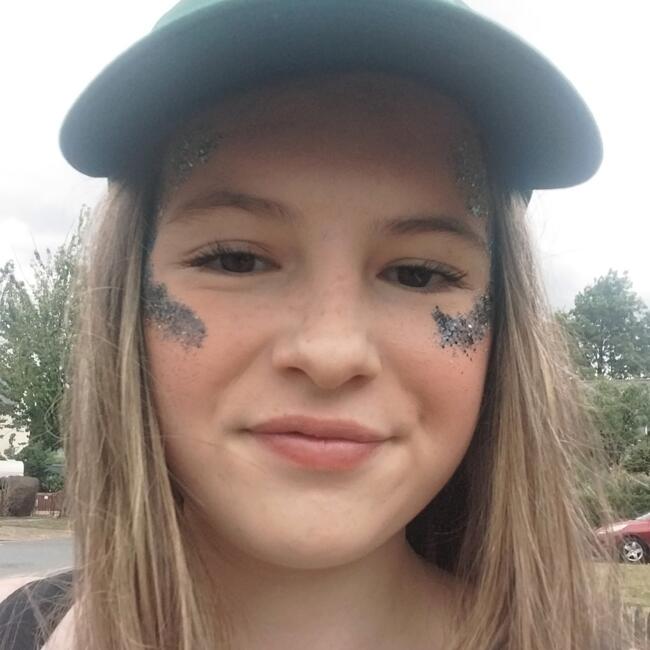 Babysitter in Farnham: Abi