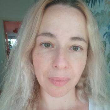 Δουλειά για babysitter στην περιοχή Νικήτη: δουλειά φύλαξης παιδιών Fenia
