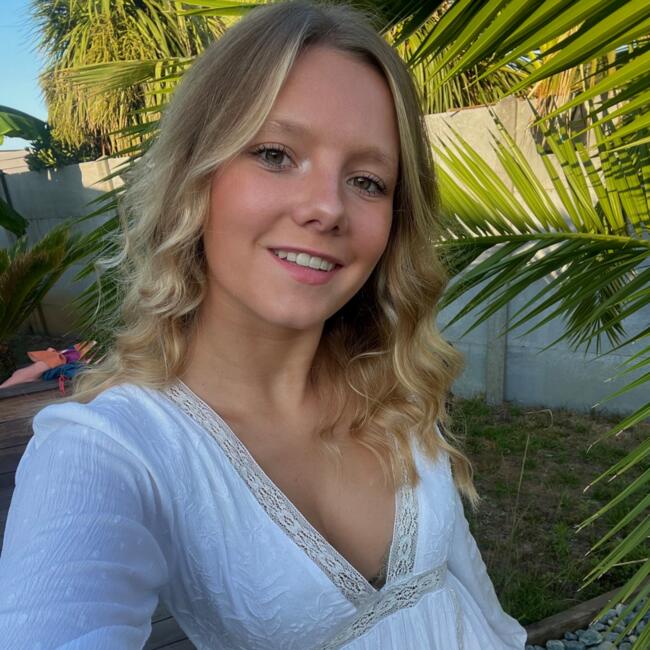 Babysitter in Talence: Alizée