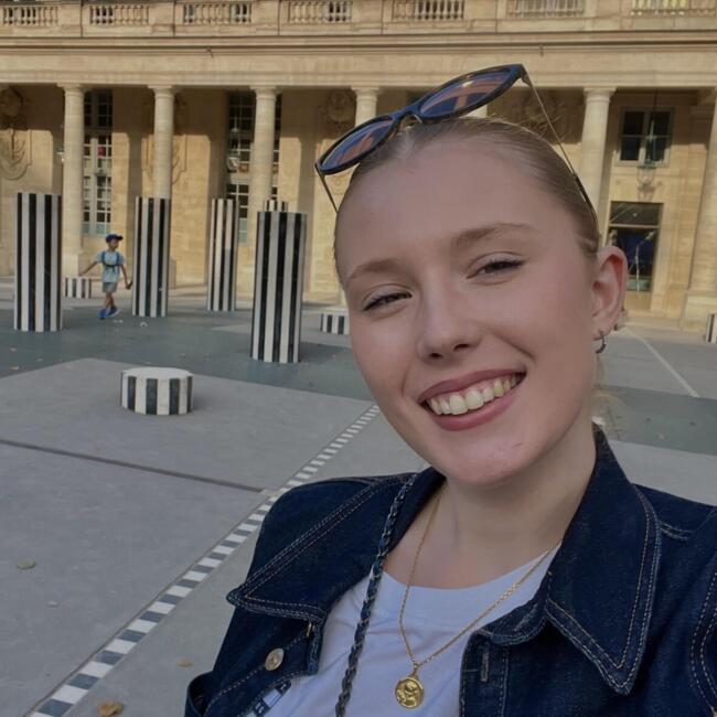 Babysitter in Paris: Juliette