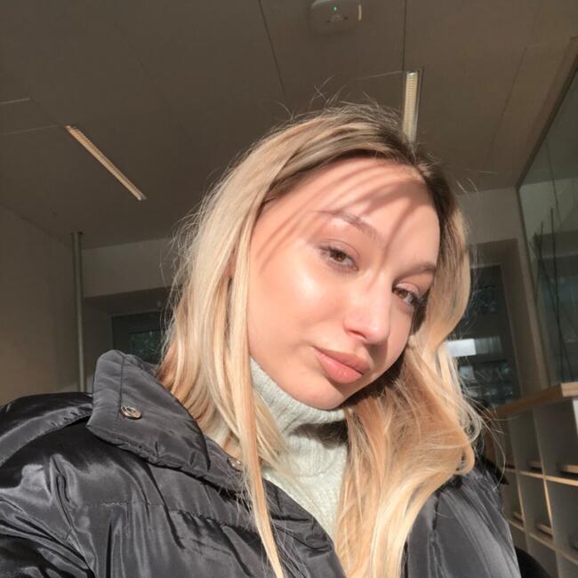 Barnepige i Brande: Polina