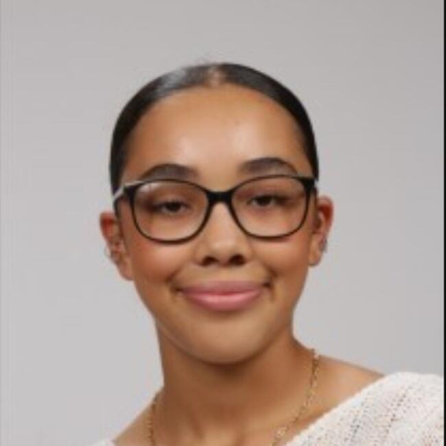 Babysitter in Paris: Ines