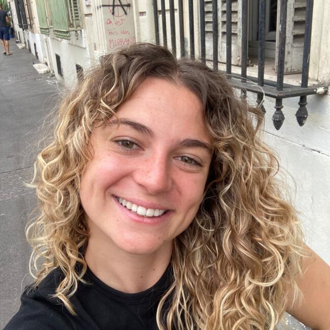 Babysitter in Marseille: Nina