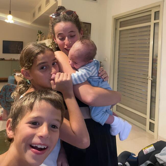 Babysitter in Tel Aviv: אלה