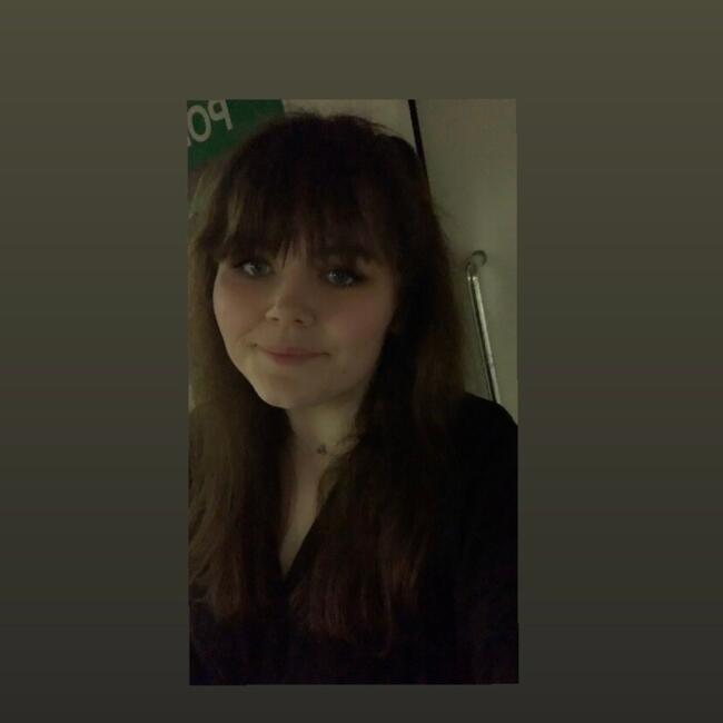Babysitter in Belfast: Elliw Sian Williams (Ell)