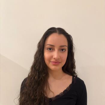 Babysitter in Omissy: Nour