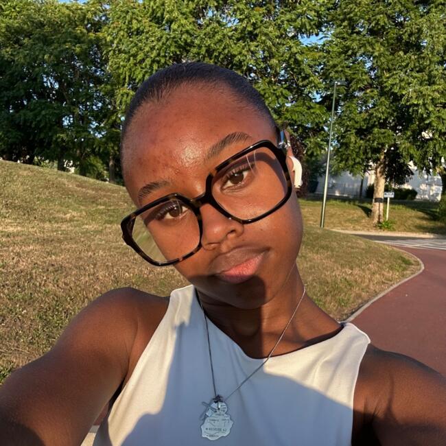 Babysitter in Provins: Mahyna