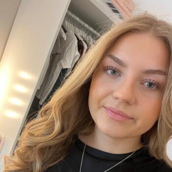 Babysitter in Västerås: Isabella