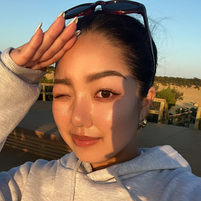 Babysitter in Sydney: Hina