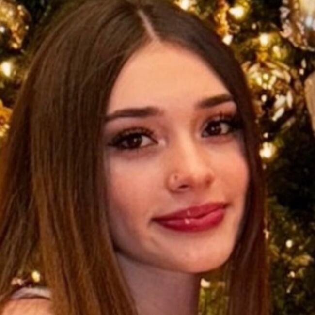 Babysitter in Oak Lawn: Natalia