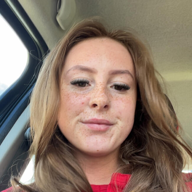 Babysitter in Dundee: Holli
