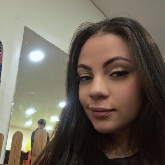 Trabalho de babysitting em Vila Verde: Layanne