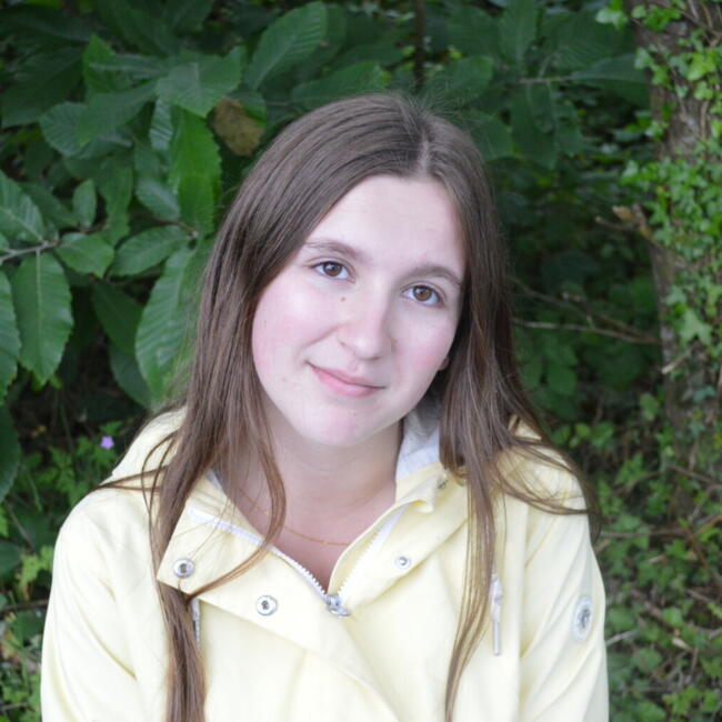 Babysitter in Lesneven: Emy