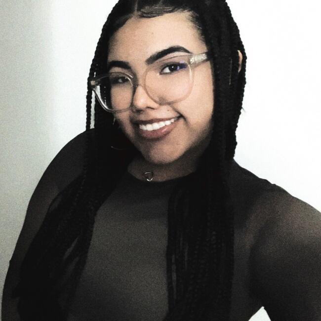 Babysitter in Setúbal: Francine