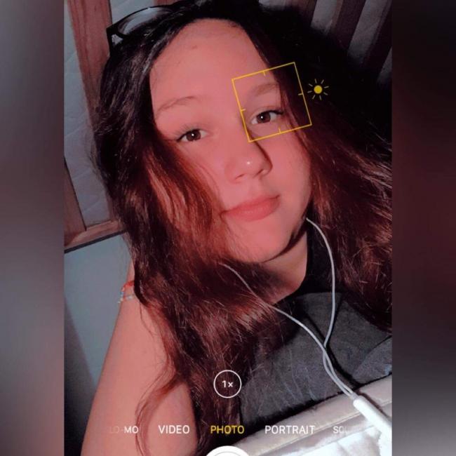 Charleroi 베이비시터: Émilie