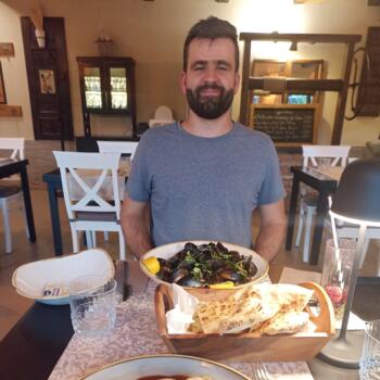 Nanny munka Vácrátót területén: bébiszitter munka Akos