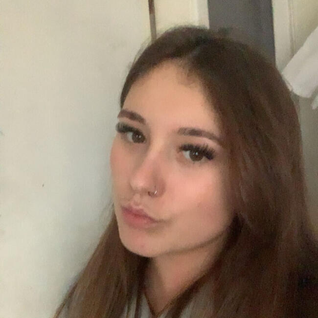 Babysitter in Castleford: Shannon