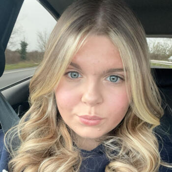 Babysitter in Yeovil: Deni