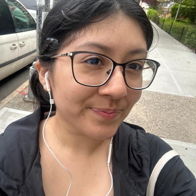 Babysitter in Borough of Queens: Maya