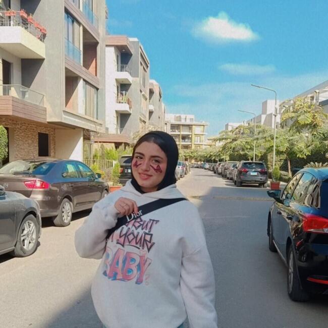 Babysitter in Cairo: Yasmin