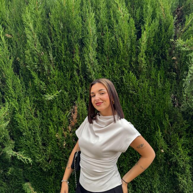 Babysitter in Seville: Laura