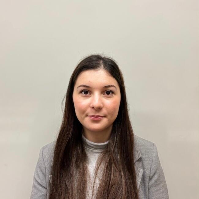 Babysitter in Luxeuil-les-Bains: Ela