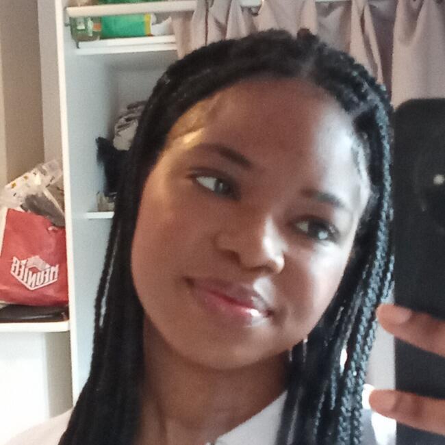 Babysitter in Valenciennes: Trina