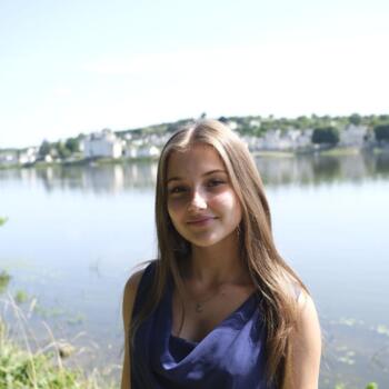 Babysitter in Bréhémont: Louna