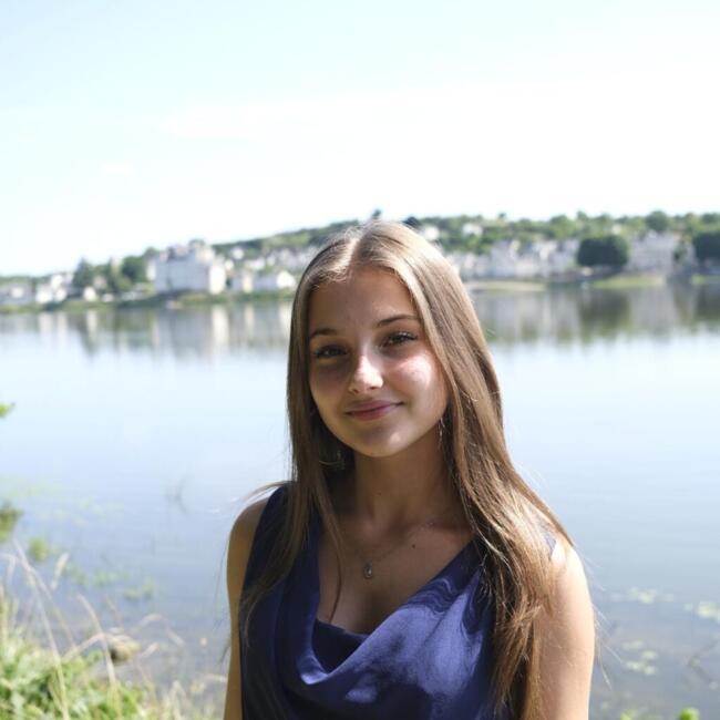 Babysitter in Bréhémont: Louna