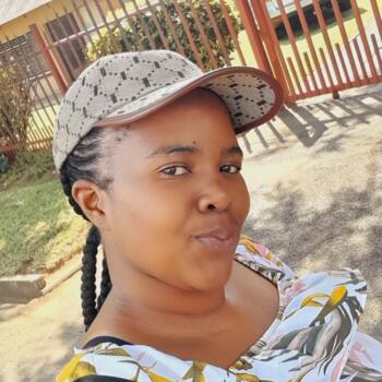 Babysitter in Kempton Park: Nicole