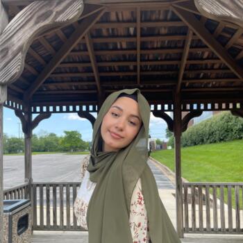 Babysitter in Trumbull: Dunya