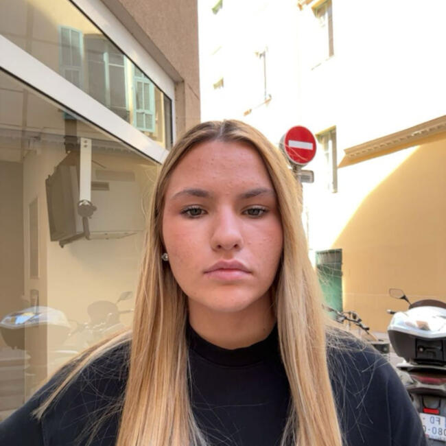 Babysitter in Nice: Jade