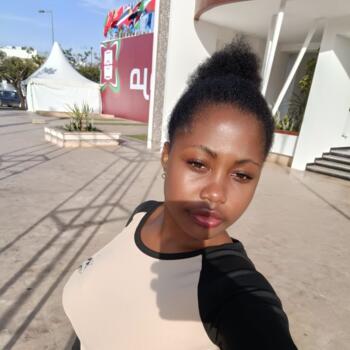 Babysitter in Salé: Gift