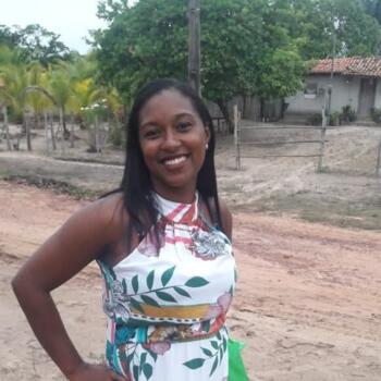 Babá em Sorriso: Adenilia
