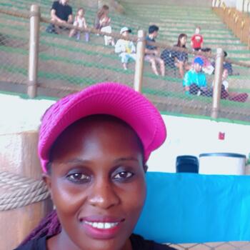 جليسة أطفال في أبوظبي: Kemigisha