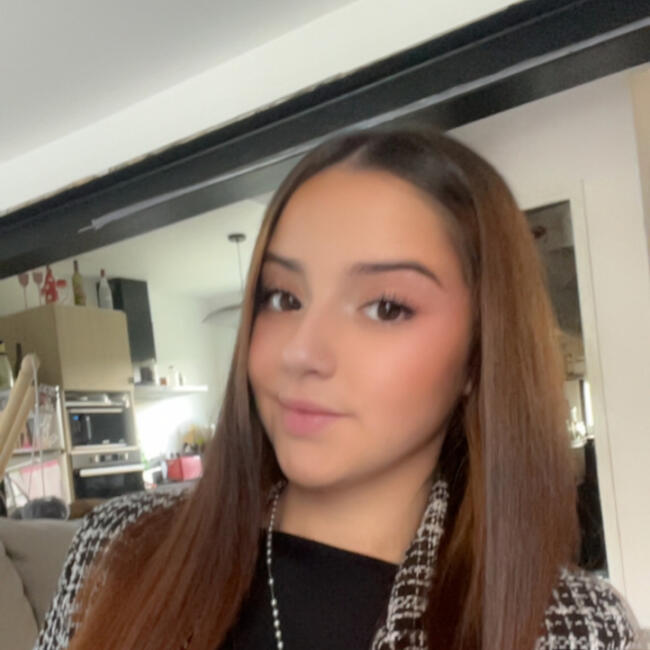 Babysitter in Aiguefonde: Lola