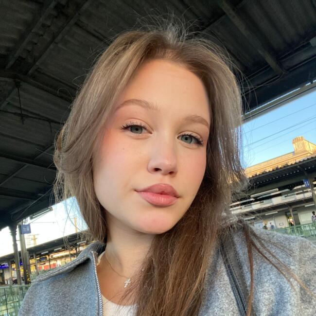 Babysitter in Vienna: Violetta