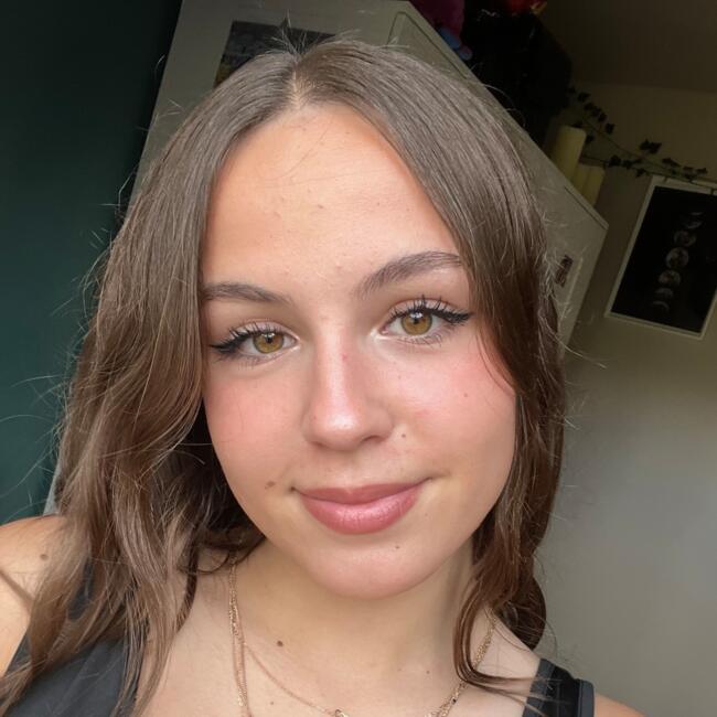 Babysitter in St-Malo: Anais