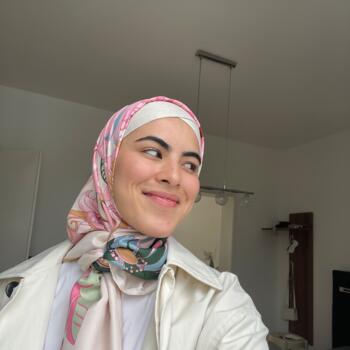 Babysitter Melbourne: Nasrin