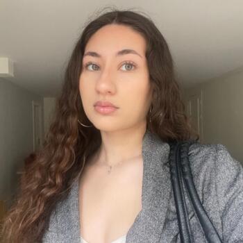 Babysitter in Chaville: Emeline