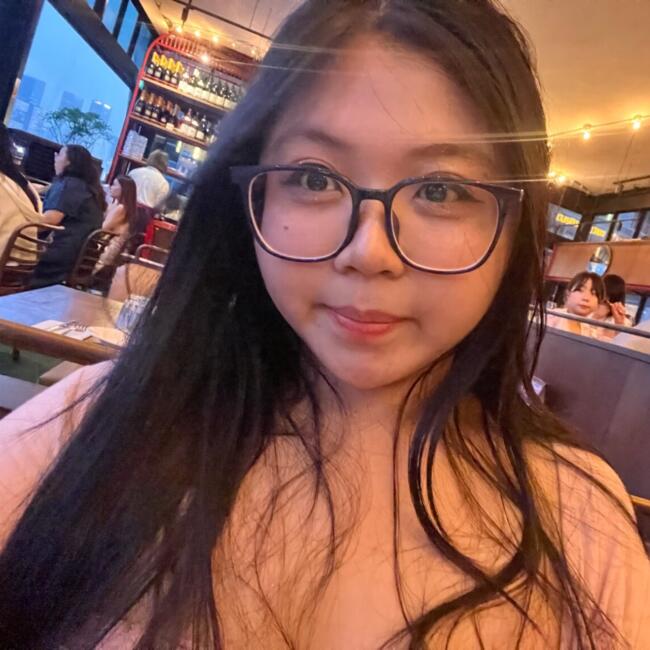 Babysitter in Singapore Island: Loh
